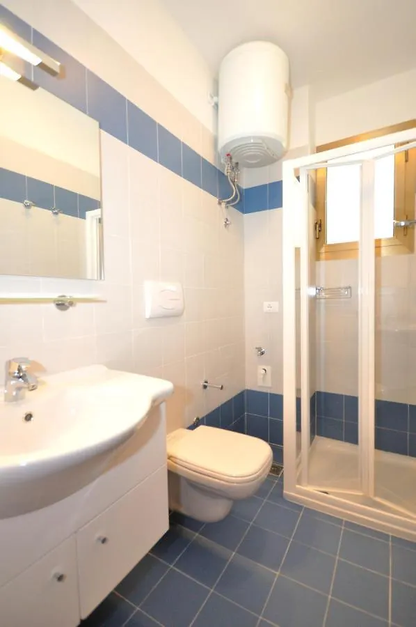 Condominio Tiziano B Бибионе 0*,